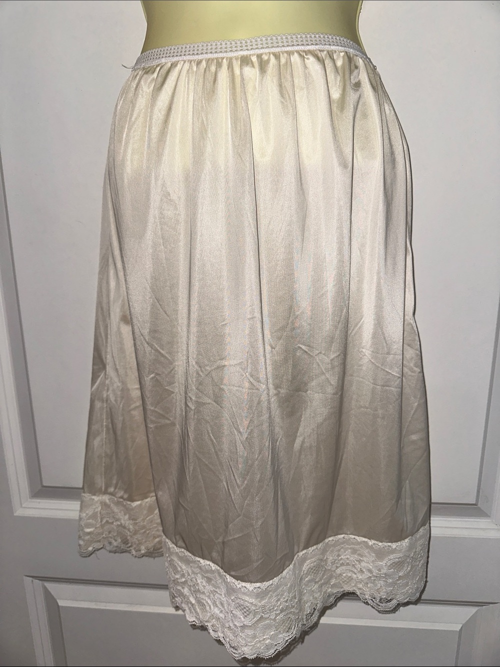 Vintage 60s/70s Creamy White Half Slip with Lace Hem‎ - Picture 1 of 4